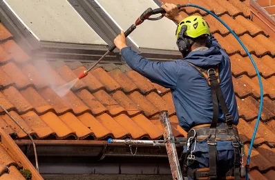 Démoussage et hydrofuge de toiture à Clugnat